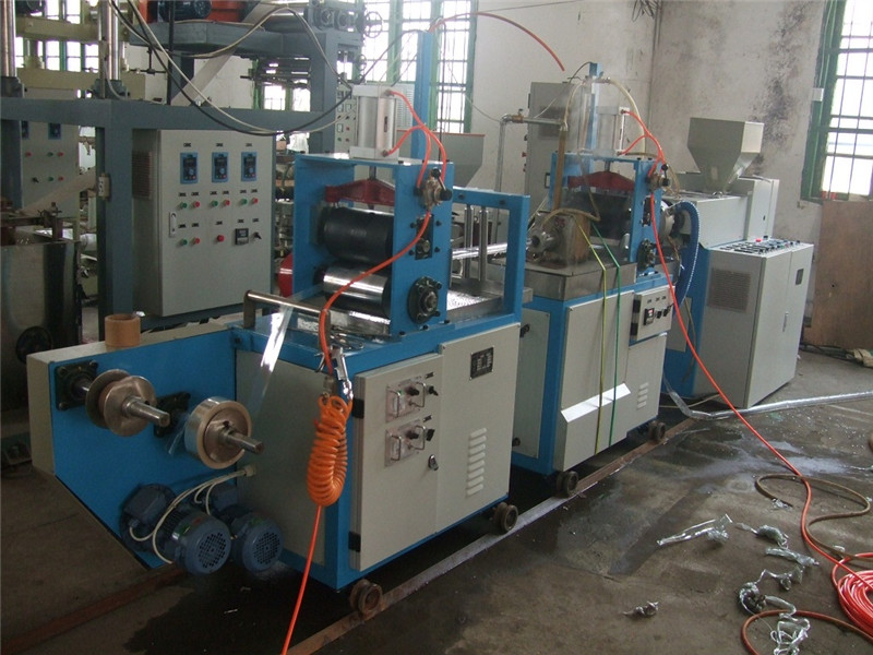 電池?zé)崾湛s套管吹膜機(jī)、電子元器件包裝膜、收縮外包裝膜吹膜機(jī)